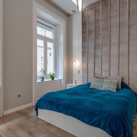 Helios Downtown Martha Lägenhet Budapest Exteriör bild